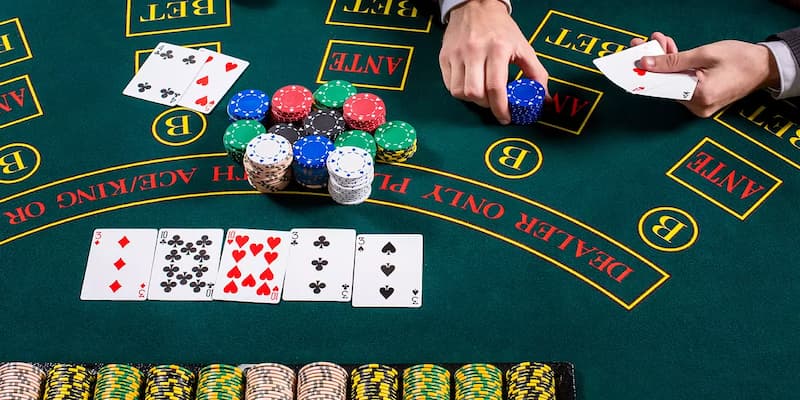 Các hành động mà người chơi sẽ thực hiện trong 4 vòng cược poker